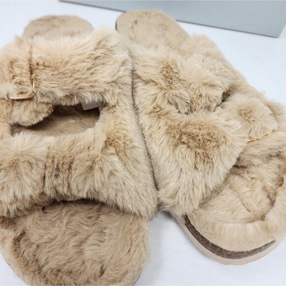 Fluffy Cozy Faux Fur Camel Slippers Gold Buckle Women's Size 9-10 New in Box - Picture 2 of 16